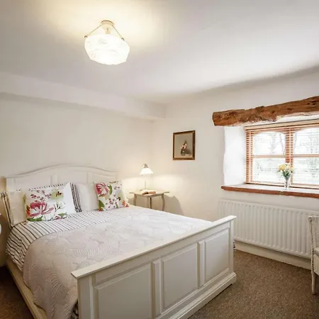 2 Bed In Penrith Oc-79468 *